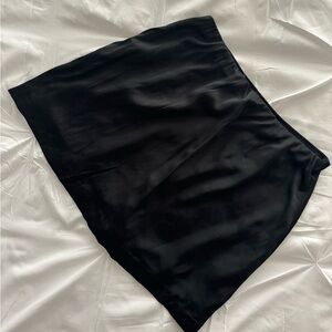 BLACK SATIN MINI SKORT